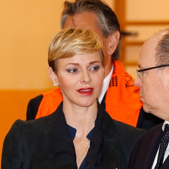 Exclusif - La princesse Charlene de Monaco, accompagnée par son mari le prince Albert II de Monaco, a rencontré les protagonistes du 3e Rallye Princesse Charlene, le 1er avril 2016, et a effectué la remise des prix puis posé pour une photo souvenir, au Collège Charles III. © Olivier Huitel / Pool Restreint Monaco / Bestimage