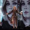 Adele (Meilleure artiste féminine anglaise, Meilleur single anglais de l'année pour "Hello", Meilleur album britannique pour "25", prix d'honneur) sur la scène de l'O2 Arena lors de la cérémonie des BRIT Awards 2016 à Londres, le 24 février 2016.