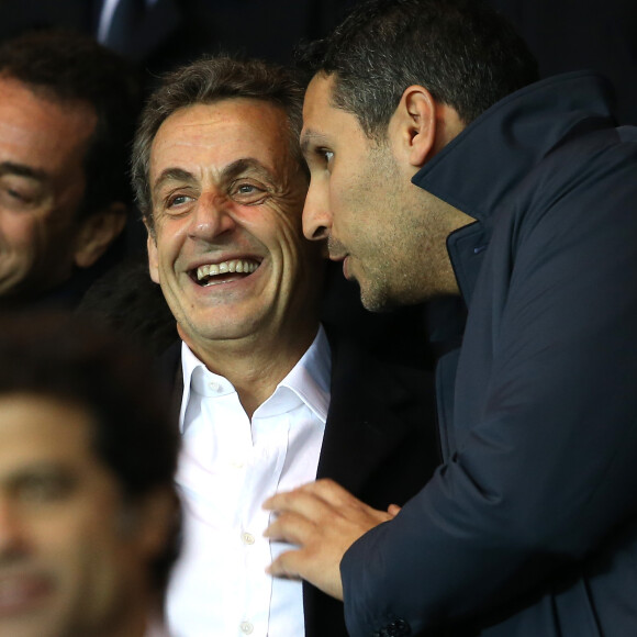 Nicolas Sarkozy et le président du club de football Manchester City, Khaldoon Al Mubarak au match de Ligue des Champions PSG - Manchester City au Parc des Princes à Paris le 6 avril 2016. © Cyril Moreau/Bestimage