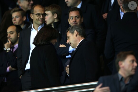 Nicolas Sarkozy et Anne Hidalgo au match de Ligue des Champions PSG - Manchester City au Parc des Princes à Paris le 6 avril 2016. © Cyril Moreau/Bestimage