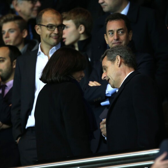Nicolas Sarkozy et Anne Hidalgo au match de Ligue des Champions PSG - Manchester City au Parc des Princes à Paris le 6 avril 2016. © Cyril Moreau/Bestimage