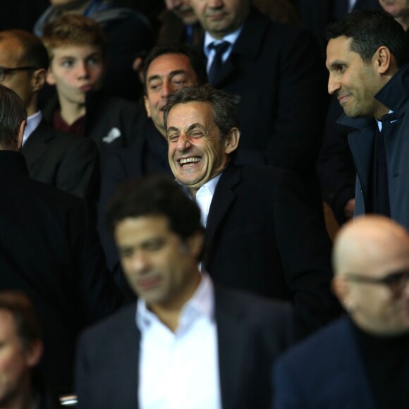Nicolas Sarkozy et le président du club de football Manchester City, Khaldoon Al Mubarak au match de Ligue des Champions PSG - Manchester City au Parc des Princes à Paris le 6 avril 2016.