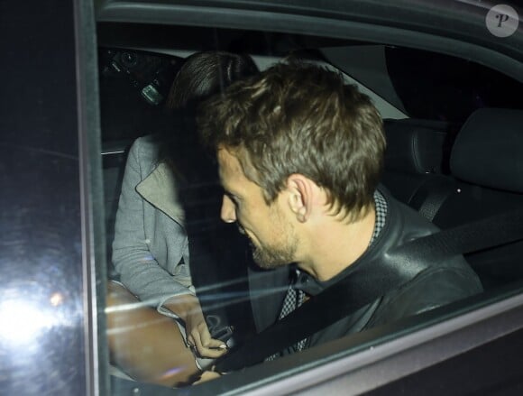 Jenson Button et sa nouvelle compagne Brittny Ward quittent "The Chiltern Firehouse" à Londres, le 5 avril 2016.