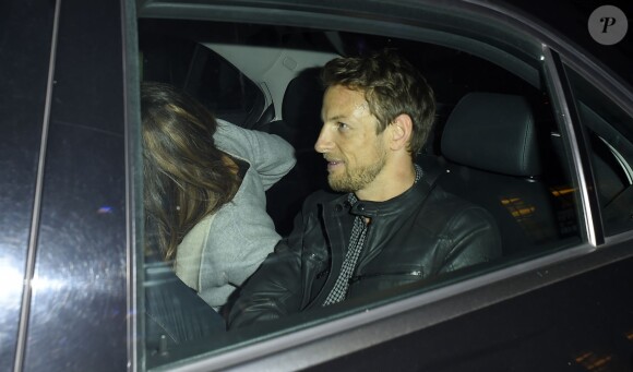 Jenson Button et sa nouvelle compagne Brittny Ward quittent "The Chiltern Firehouse" à Londres, le 5 avril 2016.