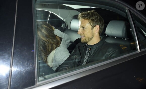Jenson Button et sa nouvelle compagne Brittny Ward quittent "The Chiltern Firehouse" à Londres, le 5 avril 2016.