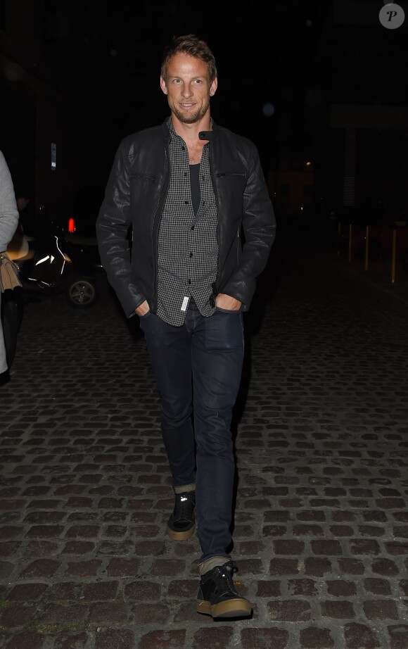 Jenson Button et sa nouvelle compagne Brittny Ward quittent "The Chiltern Firehouse" à Londres, le 5 avril 2016.