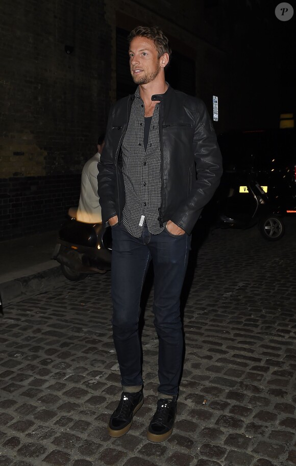 Jenson Button et sa nouvelle compagne Brittny Ward quittent "The Chiltern Firehouse" à Londres, le 5 avril 2016.