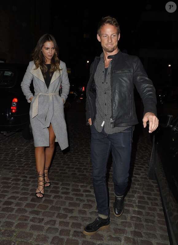 Jenson Button et sa nouvelle compagne Brittny Ward quittent "The Chiltern Firehouse" à Londres, le 5 avril 2016.