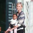 Charlize Theron avec ses enfants à Los Angeles le 11 mars 2016
