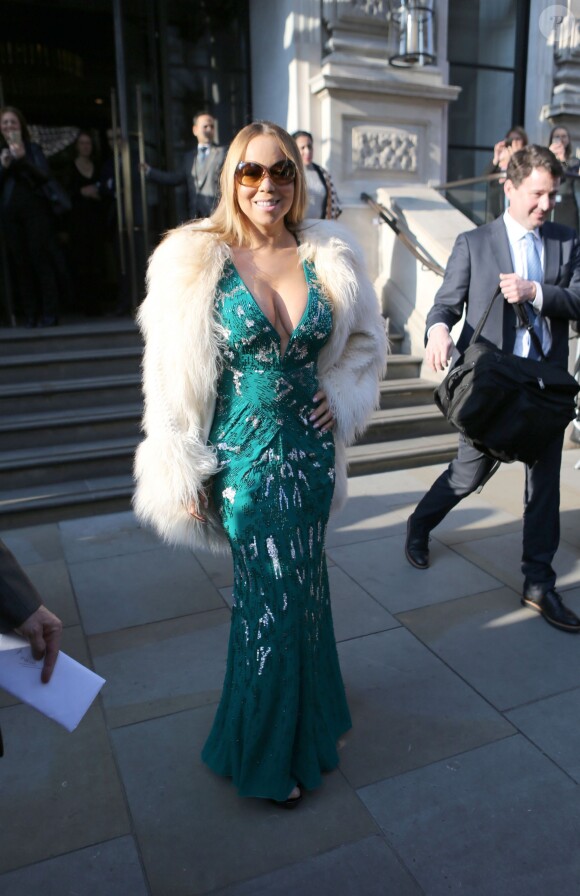 Mariah Carey sort de son hôtel à Londres, le 17 mars 2016.