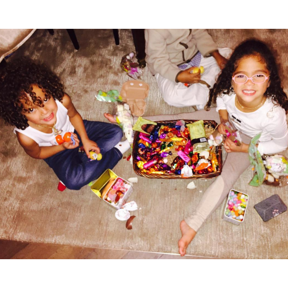 Mariah Carey a publié une photo de ses jumeaux Monroe et Moroccan sur sa page Instagram, le 3 avril 2016.