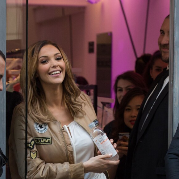 Nabilla Benattia rencontre ses fans et inaugure la boutique éphémère (pop Up store) Boohoo rue Saint-Honoré à Paris le 8 avril 2016