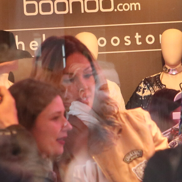 Nabilla Benattia rencontre ses fans et inaugure la boutique éphémère (pop Up store) Boohoo rue Saint-Honoré à Paris le 8 avril 2016 © CVS / Bestimage