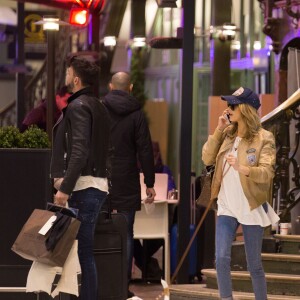 Après s'être rendue au Boohoo store pour une inauguration et une rencontre avec ses fans , Nabilla Benattia qui porte une casquette avec inscrit dessus prison arrive Gare de Lyon avec son chien pour aller au restaurant "Le Train Bleu". Thomas Vergara arrive 5 minutes plus tard au restaurant puis ils repartent ensemble (Thomas avec la casquette de Nabilla et Nabilla avec les lunettes de Thomas) pour prendre un TGV pour Aix-en-Provence le 8 avril 2016