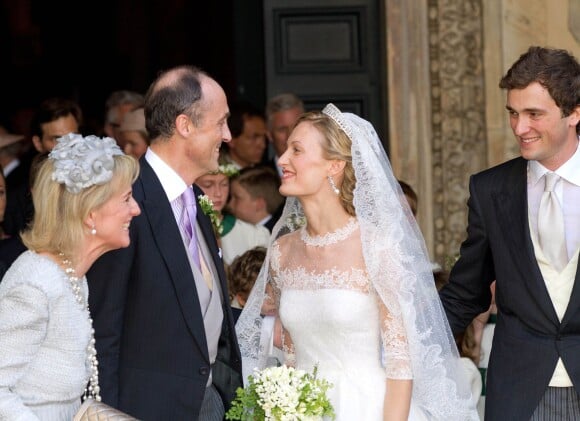La princesse Astrid et le prince Lorenz de Belgique au mariage de leur fils le prince Amedeo de Belgique et d'Elisabetta Maria Rosboch von Wolkenstein en la basilique de Santa Maria à Trastevere, à Rome, le 5 juillet 2014.