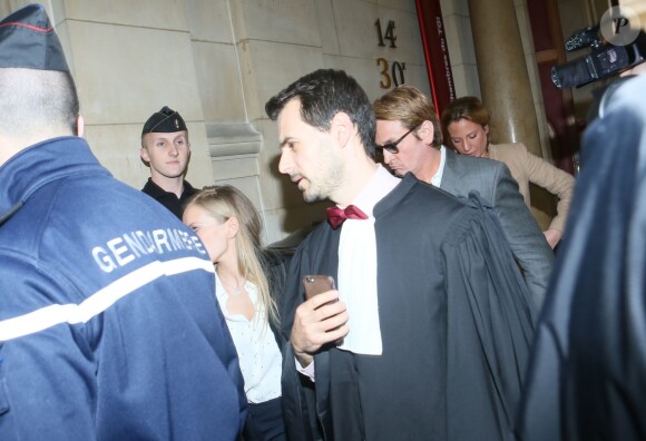 Benoît Magimel et sa compagne Margot - Benoît Magimel arrive au tribunal correctionnel de Paris, le 12 avril 2016. L'acteur est poursuivi pour "blessures involontaires", "délit de fuite" et "usage de stupéfiants" après un accident de voiture survenu le 11 mars dernier. Il expliquera à la barre du tribunal, ce mardi 12 avril, comment il a renversé Fatima E., une piétonne de 62 ans, à Paris. © CVS/Bestimage12/04/2016 - Paris
