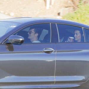 Orlando Bloom et Katy Perry se promènent en voiture dans les rues de Los Angeles. Ces photos relancent la rumeur qu'ils sont en couple! le 7 février 2016