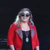 Kelly Clarkson se produit sur scène pour l'émission de Jimmy Kimmel, le 18 août 2015 à Hollywood