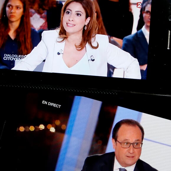 La journaliste et présentatrice TV Léa Salamé interviewe pour la première fois le président de la République François Hollande, lors d'une grande émission politique Dialogues citoyens, sur France 2, le 14 avril 2016. © Patrick Bernard