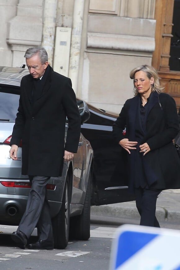 Bernard Arnault et son épouse Hélène lors des obsèques de Laurence Chirac, fille de Jacques et Bernadette Chirac morte le 14 avril 2016, qui ont été célébrées en la basilique Sainte-Clotilde à Paris le 16 avril 2016. La défunte a ensuite été inhumée dans la plus stricte intimité familiale au cimetière du Montparnasse.