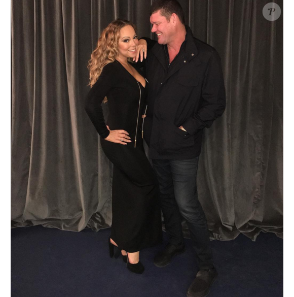 Mariah Carey reçoit la visite surprise de son fiancé James Packer lors de son passage à Milan où elle a donné un concert dans le cadre de son Sweet Sweet Fantasy Tour. Photo publiée sur Instagram, le 16 avril 2016.