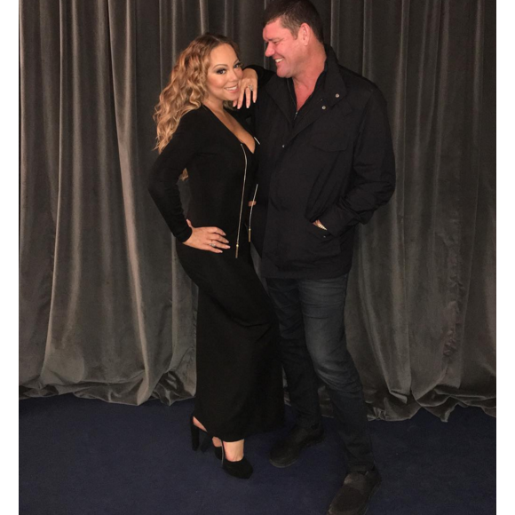 Mariah Carey reçoit la visite surprise de son fiancé James Packer lors de son passage à Milan où elle a donné un concert dans le cadre de son Sweet Sweet Fantasy Tour. Photo publiée sur Instagram, le 16 avril 2016.