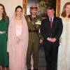 Le prince Hamzah et la princesse Basma de Jordanie entourés par leur famille lors de leur mariage le 12 janvier 2012 au palais Basman, à Amman. Le couple a accueilli sa troisième fille, Badiya, le 8 avril 2016.