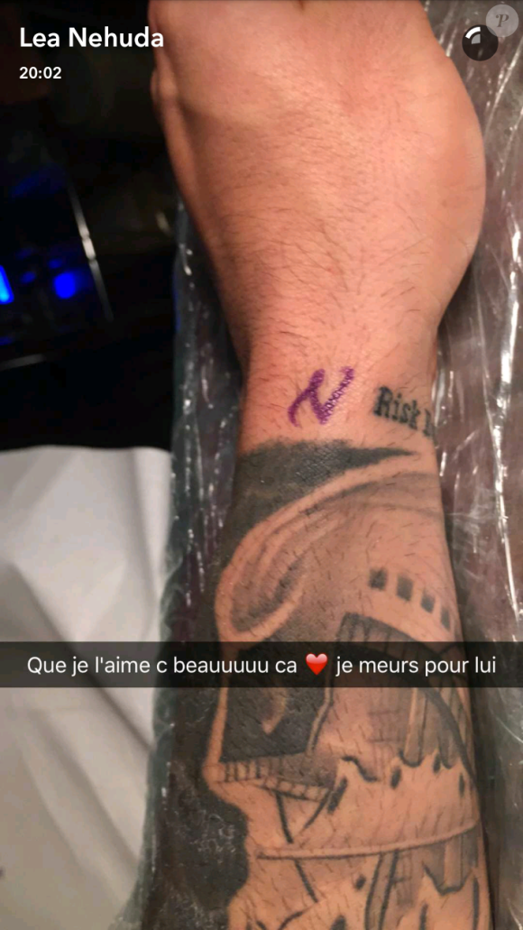 Ricardo des "Anges 8" s'est fait tatouer un "N' en l'honneur de sa petite amie Nehuda