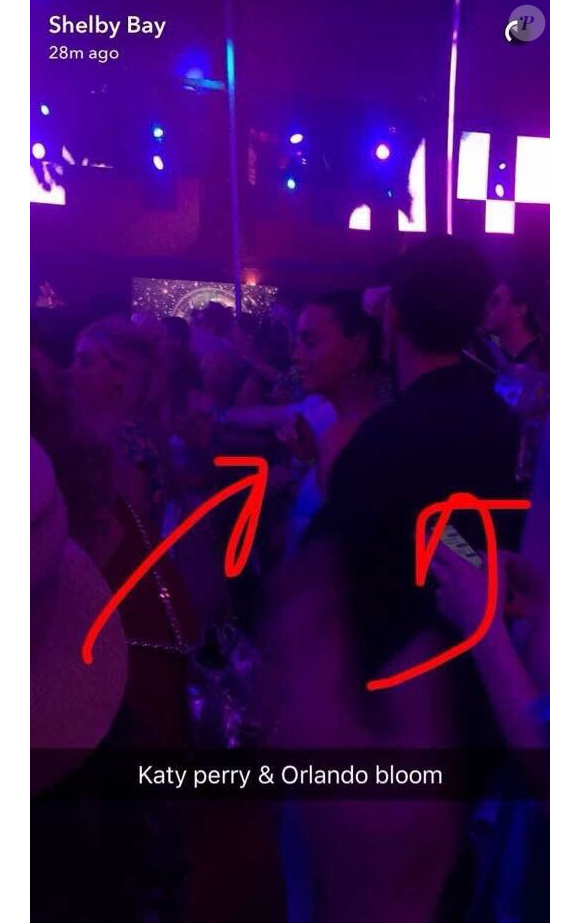 Katy Perry et Orlando Bloom lors du festival de Coachella. Photo publiée sur Twitter, le 17 avril 2016.