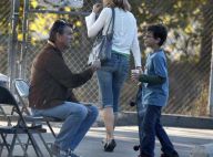 PHOTOS EXCLUSIVES : Pierce Brosnan apprend à son fils de 7 ans comment... draguer !