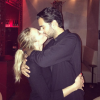 Ilona Smet embrasse son amoureux Kamran Ahmed (photo postée le 29 novembre 2015)