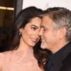 Amal Alamuddin Clooney et son mari George Clooney - Première de "Our brand is crisis" à Los Angeles le 26 octobre 2015.
