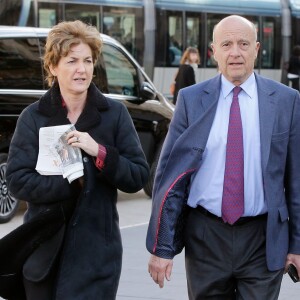Alain Juppé et sa femme Isabelle dans le centre ville de Bordeaux le 1 avril 2016