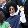 Le chanteur Prince assiste au match entre Rafael Nadal et Dusan Lajovic lors des Internationaux de France de tennis de Roland Garros à Paris, le 2 juin 2014.