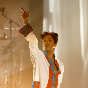 Prince sur la scène des Brit Award, le 15 février 2006