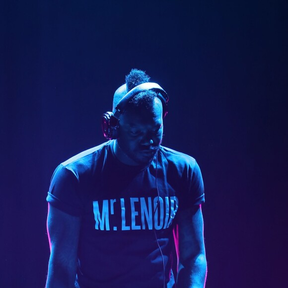 Djibril Cissé aux platines en première partie du concert de Mariah Carey à l'AccorHotels Arena. Paris, le 21 mars 2016. © Cyril Moreau/Bestimage