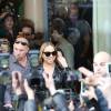Mariah Carey quitte l'hôtel Plaza Athénée à Paris le 20 avril 2016.