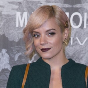 Lily Allen au Photocall lors du vernissage de l'exposition Chanel "Mademoiselle Privé" à la Galerie Saatchi à Londres, le 12 octobre 2015.