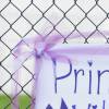 Tyka Nelson sort de la résidence Paisley Park pour saluer les fans de son frère Prince décédé le 21 avril dernier. D'autres membres de la famille sont également sortis à la rencontre des fans, qui se sont recueillis en la mémoire du chanteur, le 23 avril 2016.