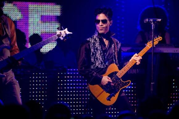 Archives - Le chanteur Prince en concert au Palais Club à Cannes. Le 26 juillet 2010