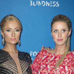 Paris Hilton et sa soeur Nicky Hilton (enceinte) au Gala de la Fondation Fighting Blindness (qui comme son nom l'indique, soutient massivement la recherche scientifique sur la cécité et les moyens de la combattre) chez Cipriani à New York le 12 avril 2016 © Lev radin / PacificpressAgency / Bestimage