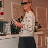 Paris Hilton fait du shopping à Beverly Hills. Paris porte 4 iphone dans sa main droite! Le 15 mars 2016