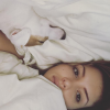Nabilla, sublime au réveil et au naturel. Le 26 avril 2016.