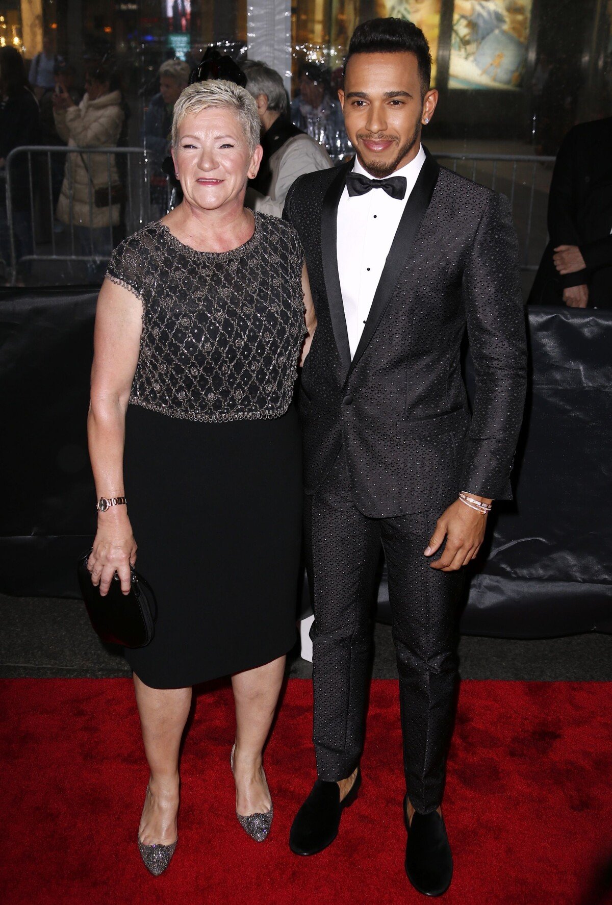 Photo Lewis Hamilton et sa mère Carmen (Larbalestier) assistent au