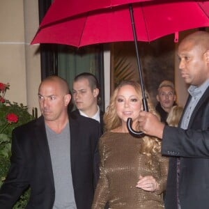 Semi-Exclusif - Mariah Carey à la sortie de l'hôtel Plaza Athénee à Paris, le 22 avril 2016.