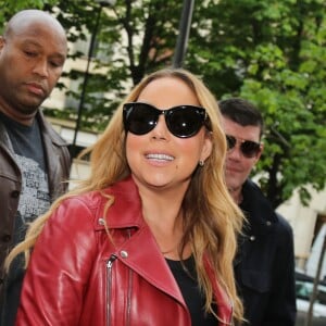 Mariah Carey et son fiancé James Packer font du shopping chez Tom Ford rue Saint-Honoré avant de rentrer à l'hôtel Plaza Athénée à Paris, le 22 avril 2016.