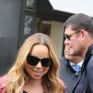 Mariah Carey et son fiancé James Packer font du shopping chez Tom Ford rue Saint-Honoré avant de rentrer à l'hôtel Plaza Athénée à Paris, le 22 avril 2016.