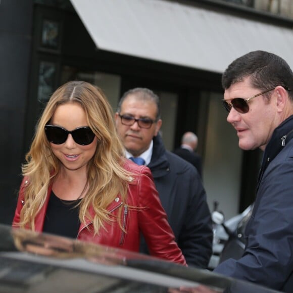 Mariah Carey et son fiancé James Packer font du shopping chez Tom Ford rue Saint-Honoré avant de rentrer à l'hôtel Plaza Athénée à Paris, le 22 avril 2016.