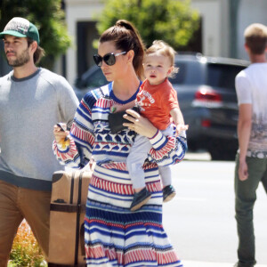 Jessica Biel et son fils Silas font du shopping sur Melrose Avenue. Le 28 avril 2016