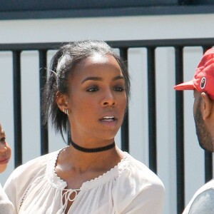 Kelly Rowland et son fils se rendent à l'évenemnt The Baby2Baby Mother's Day Party organisé par Jessica Biel dans son restaurant, Au Fudge à West Hollywood, Los Angeles, le 27 avril 2016